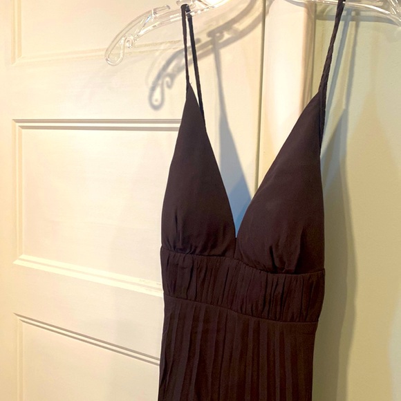 Max and Cleo size 2 chiffon pleated gown - Picture 1 of 5